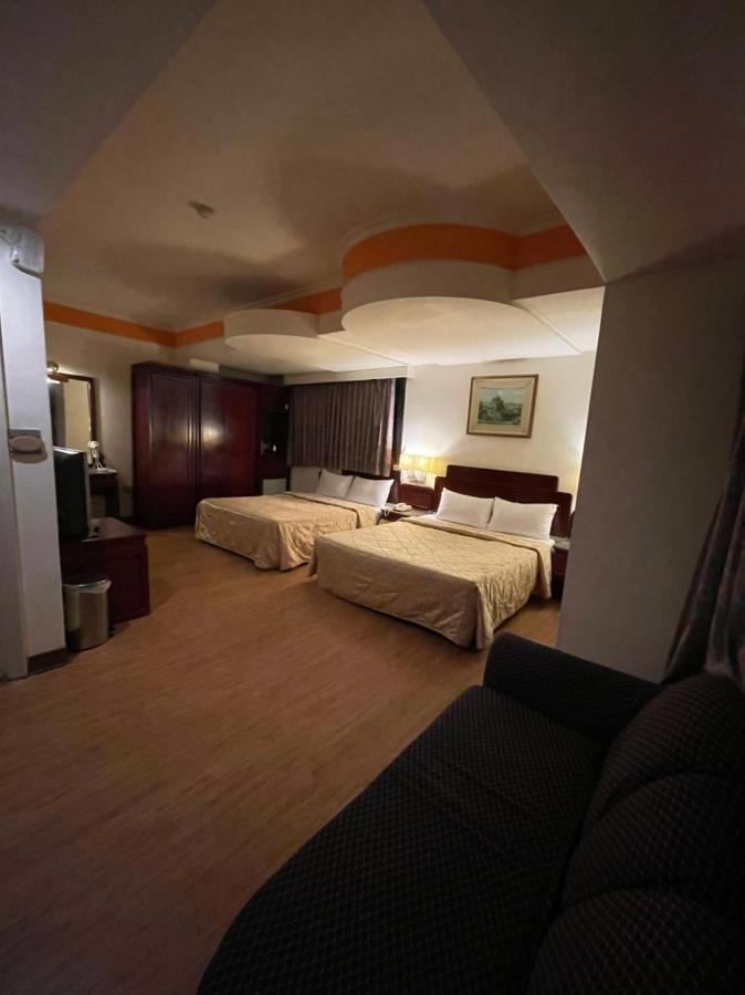 Family Hotel - Linsen Tainan Exterior photo