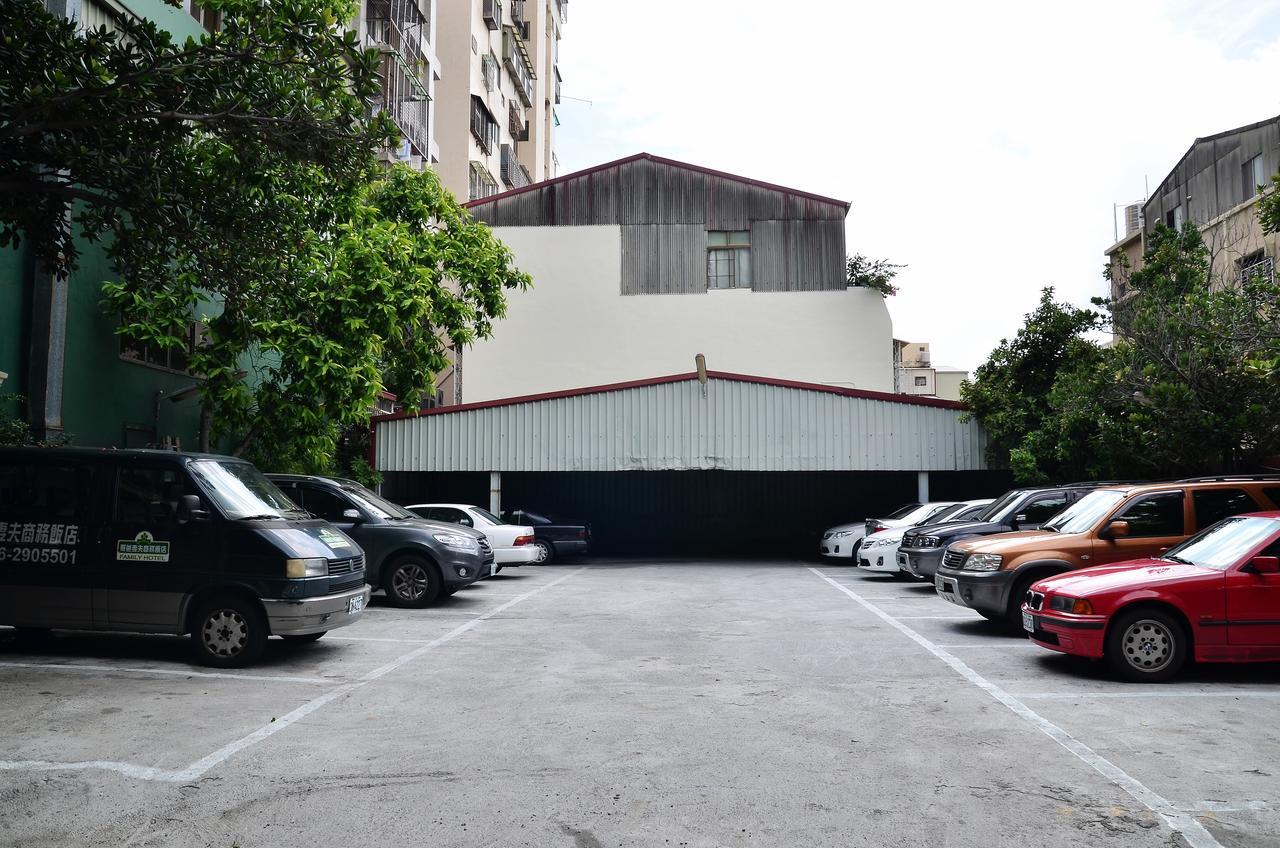 Family Hotel - Linsen Tainan Exterior photo