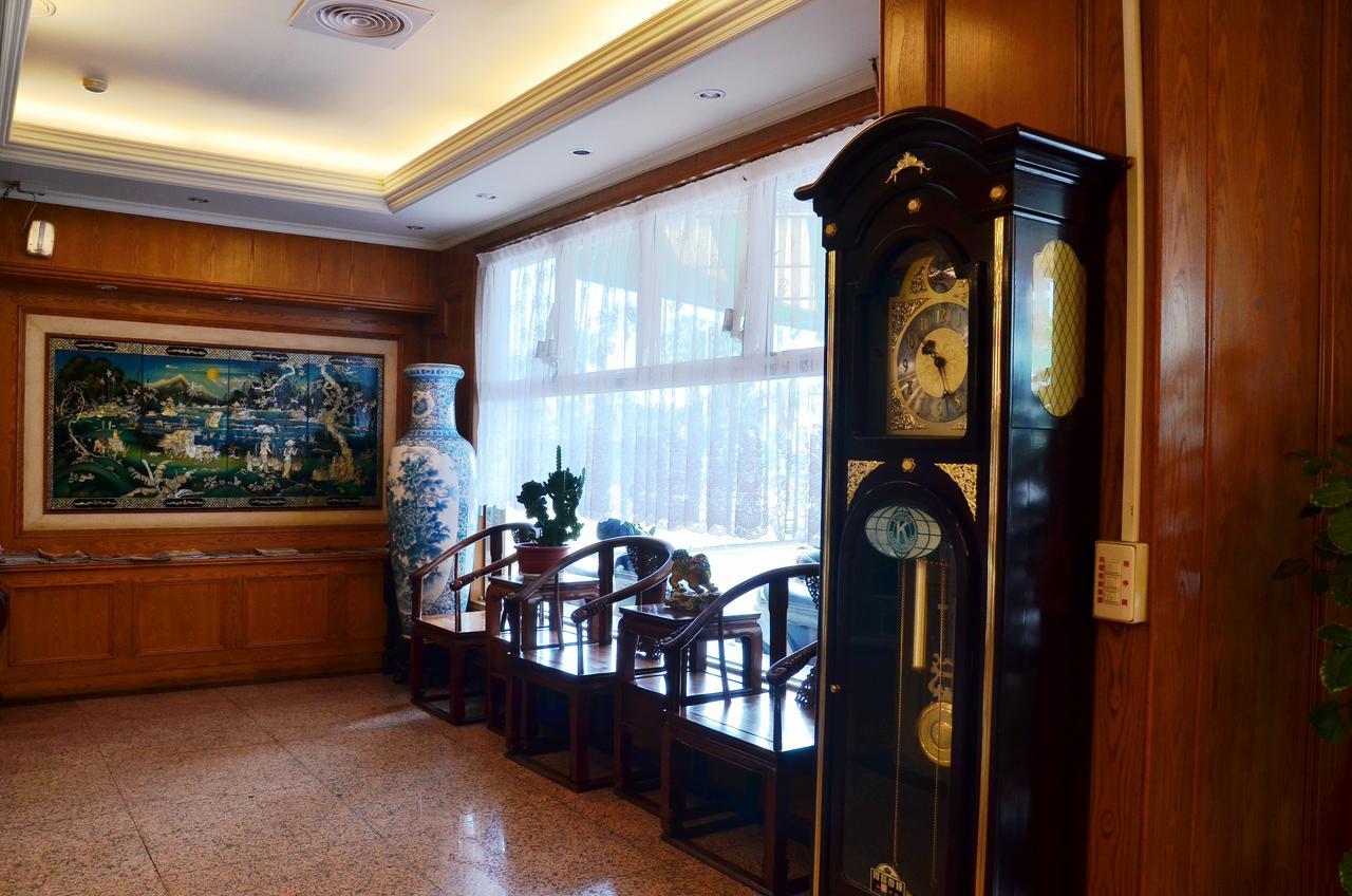 Family Hotel - Linsen Tainan Exterior photo